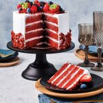Ein perfekter, gerader Kuchen mit buntem...